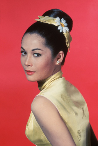 Nancy Kwan, 1961 | Classic movie stars, Beauty icons, Old 